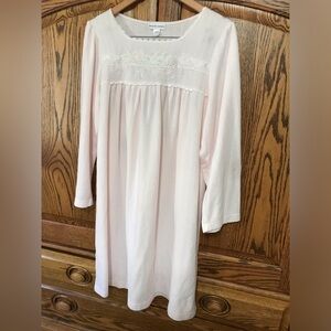 Miss Elaine Women’s Large Light Pink Embroidered Nightgown Long Sleeve